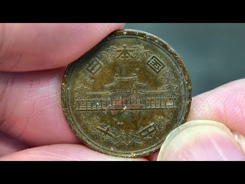ぼろい10円玉を磨いて梅ジュウにしました（ツメはボロボロ）
