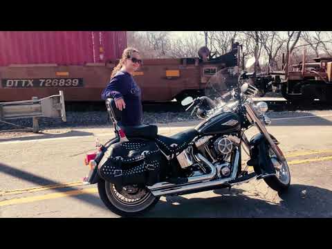 Installing Vance and Hines Short Shots on my Harley Heritage Softail - DYI