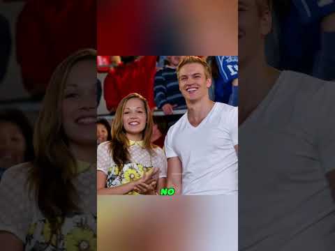 El jugador robot con fuerza sobrehumana domina el fútbol americano#shortvideo #shortsfeed #shorts