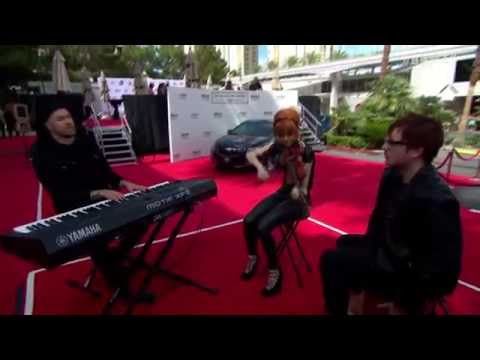 Lindsey Stirling Performs Beyond The Veil at the Billboard Music Awards 2014 (HD)