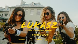 Kadr z teledysku Łukasz (czego tutaj szukasz?) tekst piosenki Energy Girls