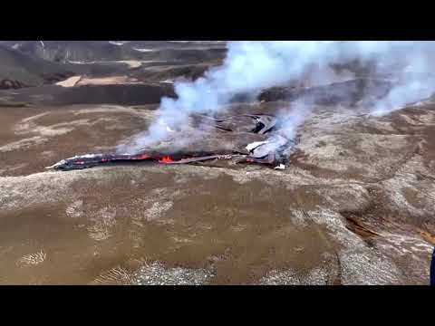 New fissures open up in Icelandic volcano