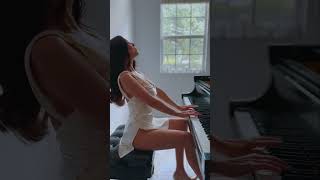 Download lagu Lola - Clocks mp3 Download lagu Lola - Clocks mp3