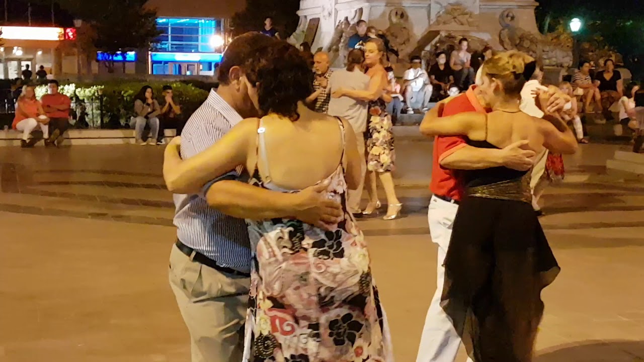 Tango en Córdoba, milonga en Plaza San Martín,  Córdoba, Argentina