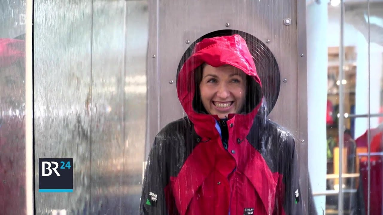 Wie bekommt man Regenjacken wieder wasserdicht | BR24