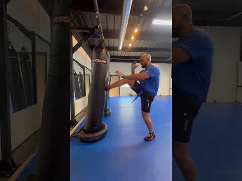 How to throw a teep kick in Muay Thai Kickboxing #muaythailife #kickboxing
