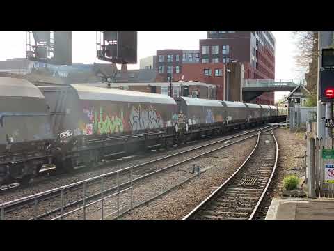 GBRf Class 66 66708 ‘Glory to Ukraine’ passes Lincoln Central with a coal train to Ratcliffe PS
