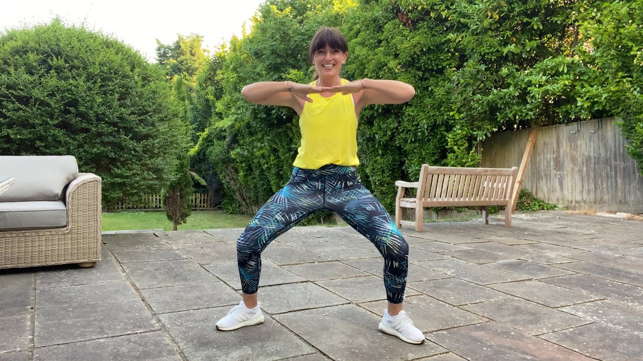 25 Minute Beginner Workout With Davina McCall - YouTube
