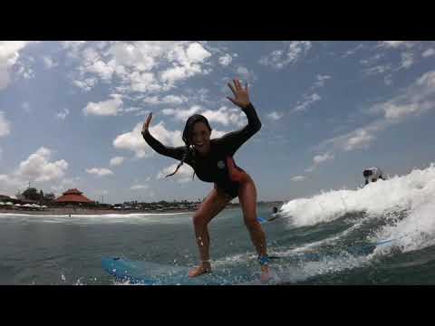 Surfing with big groups in Bali