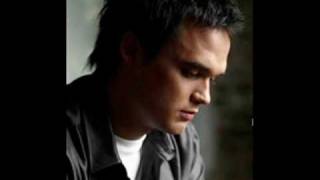 Video thumbnail of "Walk on by -Gareth Gates(and pictures of g2)"