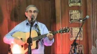 Shlomo Carlebach │Rachem רחם בחסדך │Benyamin Steinberg (הזמר והיוצר בנימין שטיינברג) - התמונה מוצגת ישירות מתוך אתר האינטרנט יוטיוב. זכויות היוצרים בתמונה שייכות ליוצרה. קישור קרדיט למקור התוכן נמצא בתוך דף הסרטון
