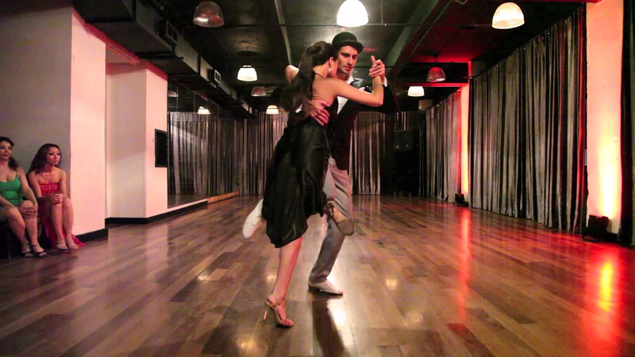 Arturo Gaskins et Yari Helfeld, "Tres Esquinas" (tango), 2de3.