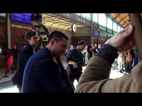 Bass&Beat Festival 2017 / flash mob / double basses