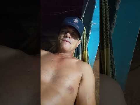 Éu conversando na rede com meus amigos na minha casa Aragarças Goiás 