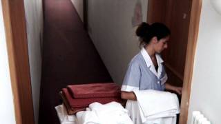 preview picture of video 'Quando è difficile lasciare un hotel'