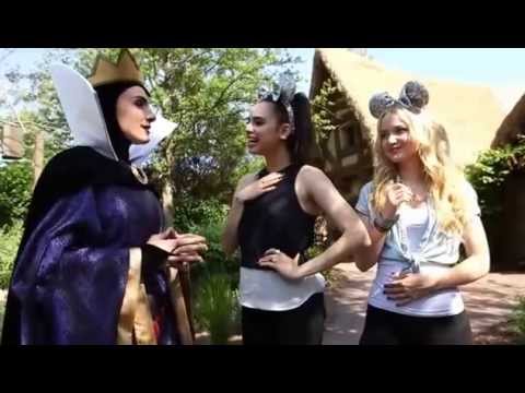 Dove Cameron y Sofia Carson Disney