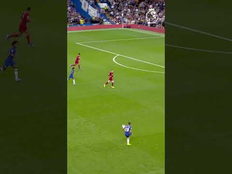 Kante dribbles past everyone and scores