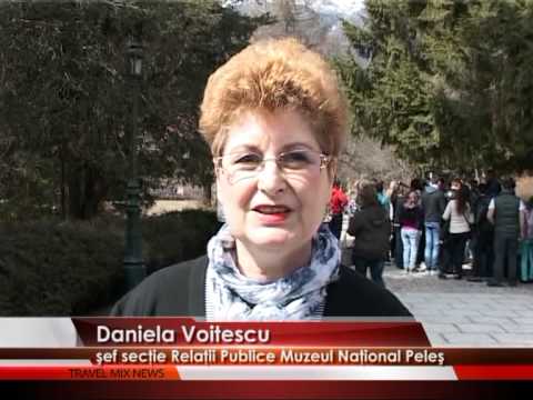 Plin de turişti la Peleş