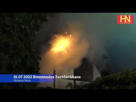 01.07.2022 Nach Blitzschlag - Reetdachhaus in Flammen