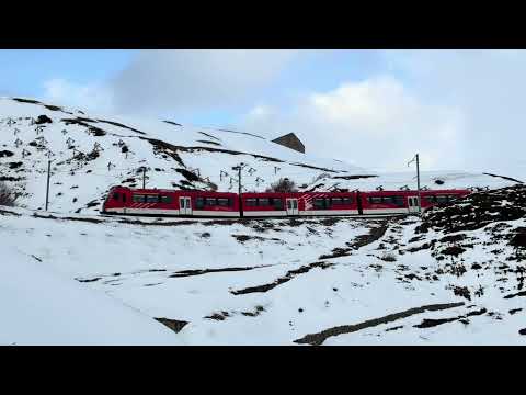 Regional train of MGB descends towards Andermatt