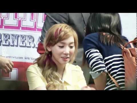 120526 taeyeon at Twinkle Fansign