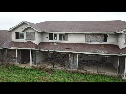 Exploring "Tundra Village" in San Antonio (Mavic Pro 4K)