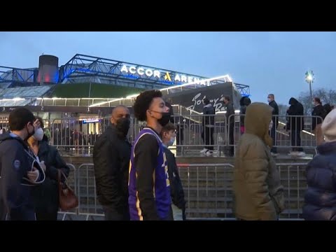 Trotz Inzidenz von mehr als 2000: 16 000 Menschen beim Basketball in Paris