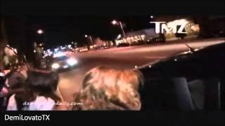 Demi Lovato, Selena Gomez and Miley Cyrus hanging out together 2009