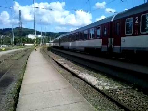 Příjezd 35-minutově zpožděný vlak EuroCity Vsetín