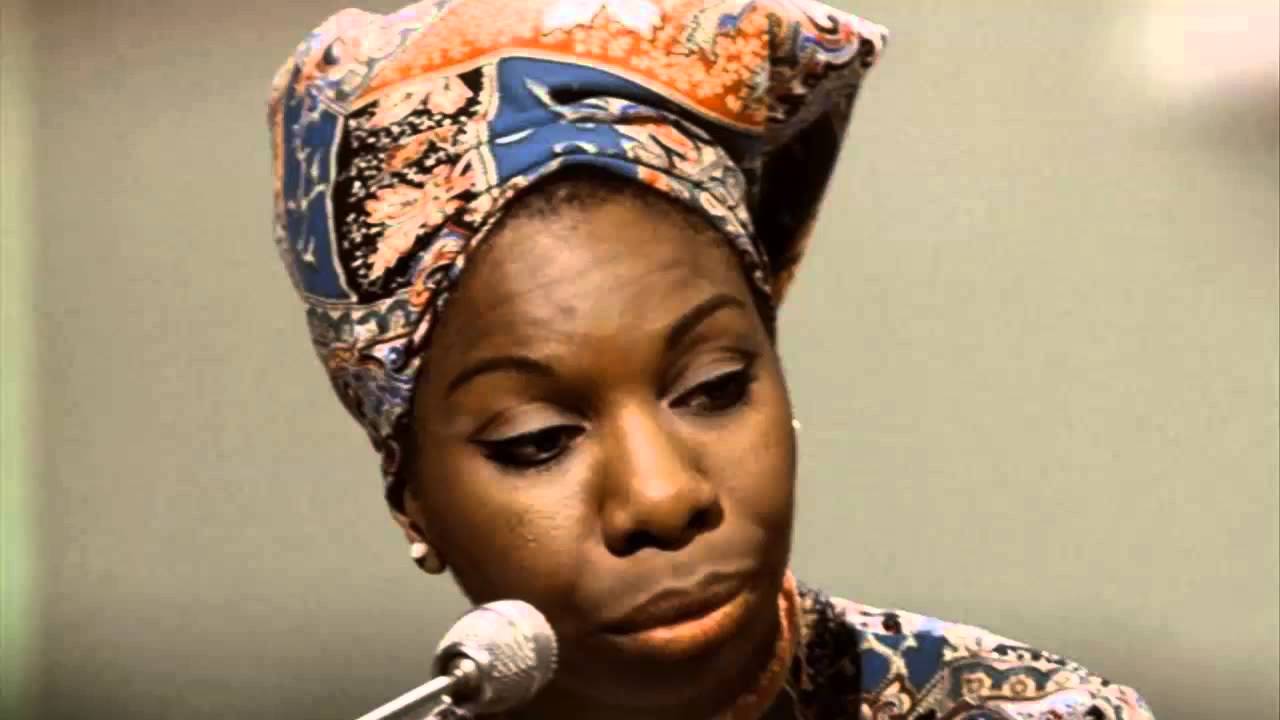 Клип негритянка поет. Nina Simone "Gold (2cd)". Негритянка поет. Негритянка с микрофоном. Американские чернокожие певицы.