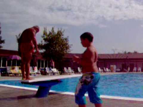 el viejito al trampolin