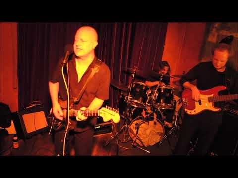 GRAUER MANN TANZT... im Café Provinz