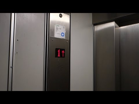 1989 OTIS (mod. by: Midroc...) Roped Hydraulic Elevator @ Norra Hamngatan 11, Söderhamn, Sweden.