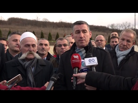 Kabinetet e qeverive shqiptare bëjnë homazhe në Prekaz (Drejtpërdrejt)