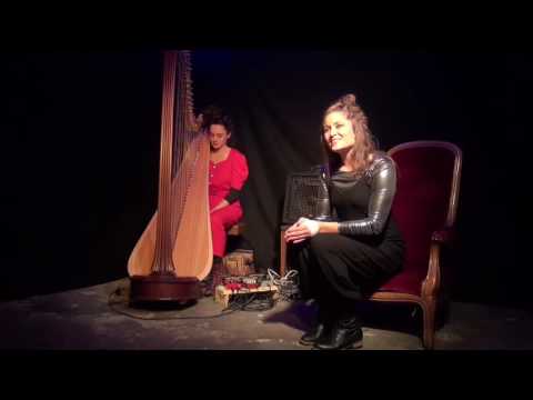 Diane Gemsch und Linda Vogel als Weihnachtsorakel: Einstieg und Frage 1