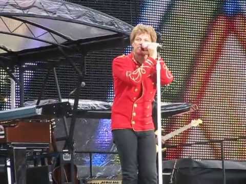 *Bon Jovi - Lay Your Hands On Me* (14.07.2011, Letzigrund, CH-Zürich)