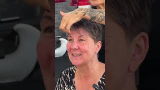 Ich finde klasse die Veränderung, was sagt ihr dazu?! Bin gespannt ❤️#greytransition #greyhaircolor