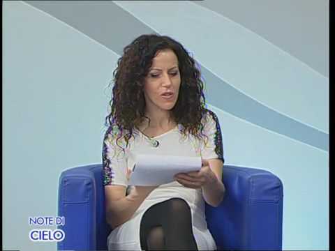 La pelle con lentiggini si è unita Decolorazione della persona alladolescente