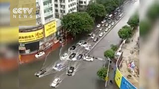 Caught on camera: Vehicles swept away by flood in south China
