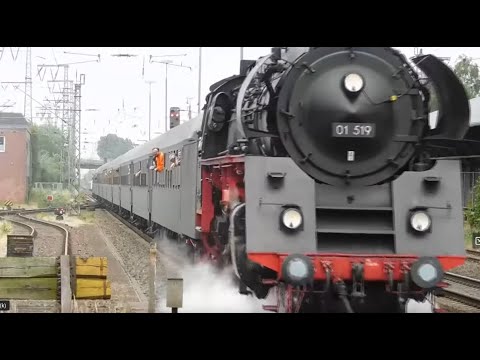 Lok 01-519 kommt in Leer durch