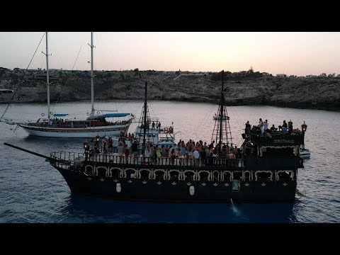 Joe T Vannelli | Lampedusa Boat Party | Cala Creta (Italy)
