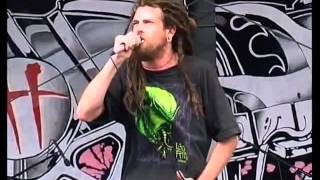 Six feet Under  Feasting On The Blood Of The Insane Live 2000