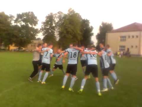 Radość piłkarzy TS Janiszewice z wygranej w "Derbach Debiutantów" :P