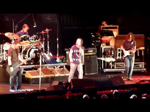 Pearl Jam Leash live @ MSG 5.20.10