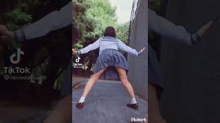 見えそうで見えないと見せかけて