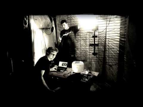 Unbeatable 2ojka - Novoroční (feat. EmilyTheSuperDog & Ronn, prod. Stewe) + Blaaazinův nov. projev