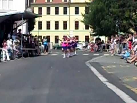 Bambelinky - pochodové defilé - semifinále Přeštice 2010