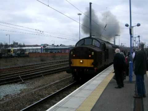 Class 37, 37516 thrash out of Norwich Station HELLFIRE!