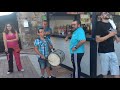 Diego tocando el tamboril