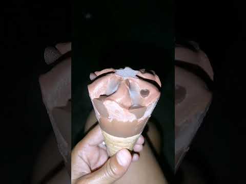 corneto ice-cream chocolate flavored 🍦